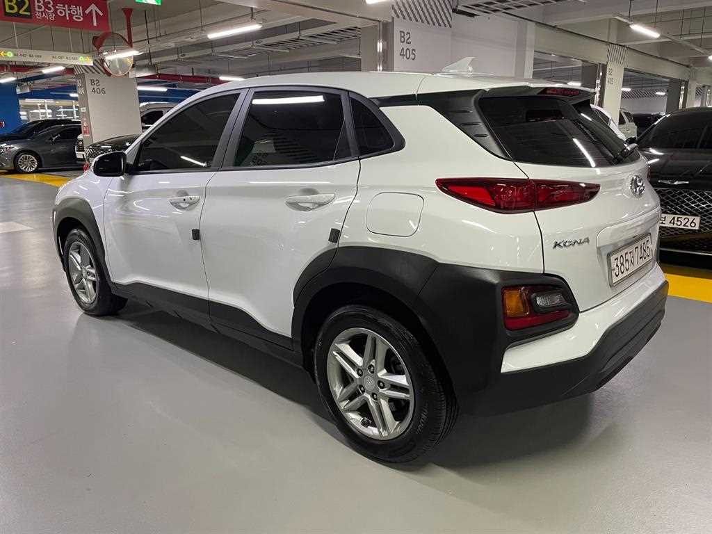 HYUNDAI Kona - Vista 4