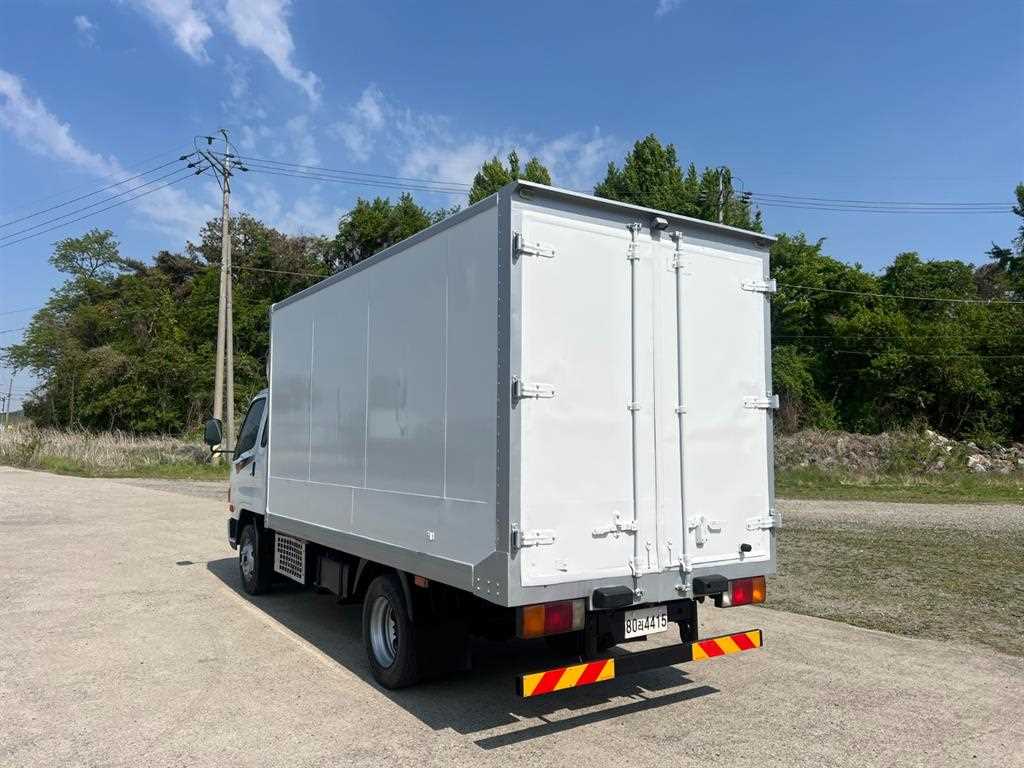 medium and large cargo truck - Vista 4