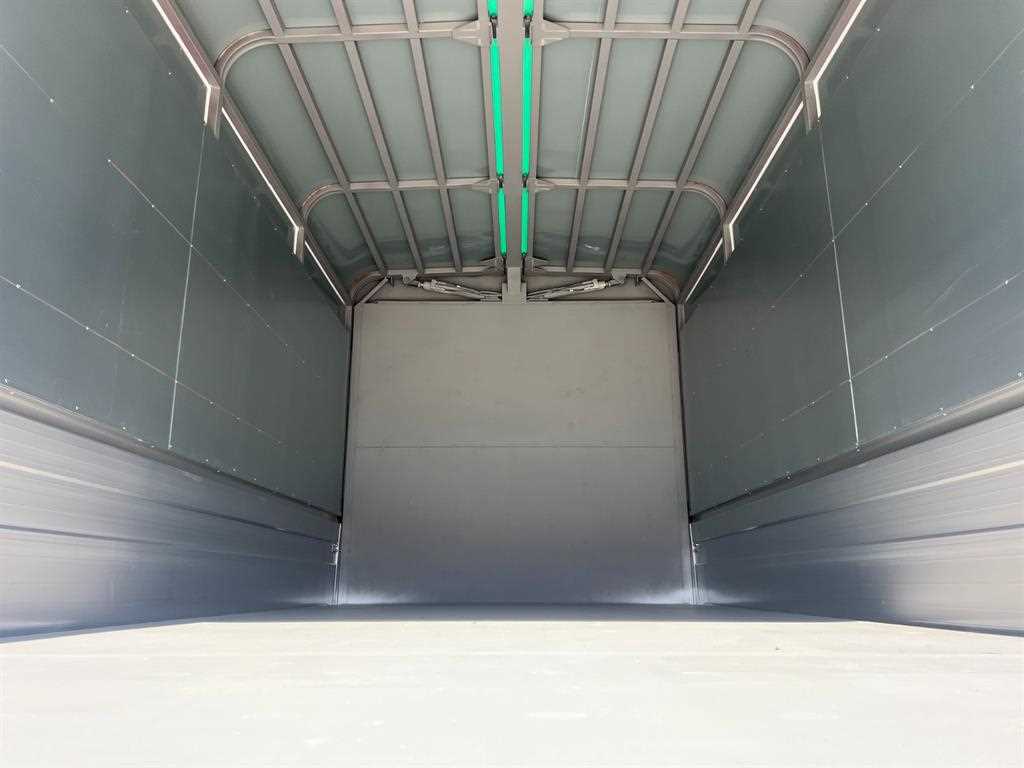 medium and large cargo truck - Vista 9