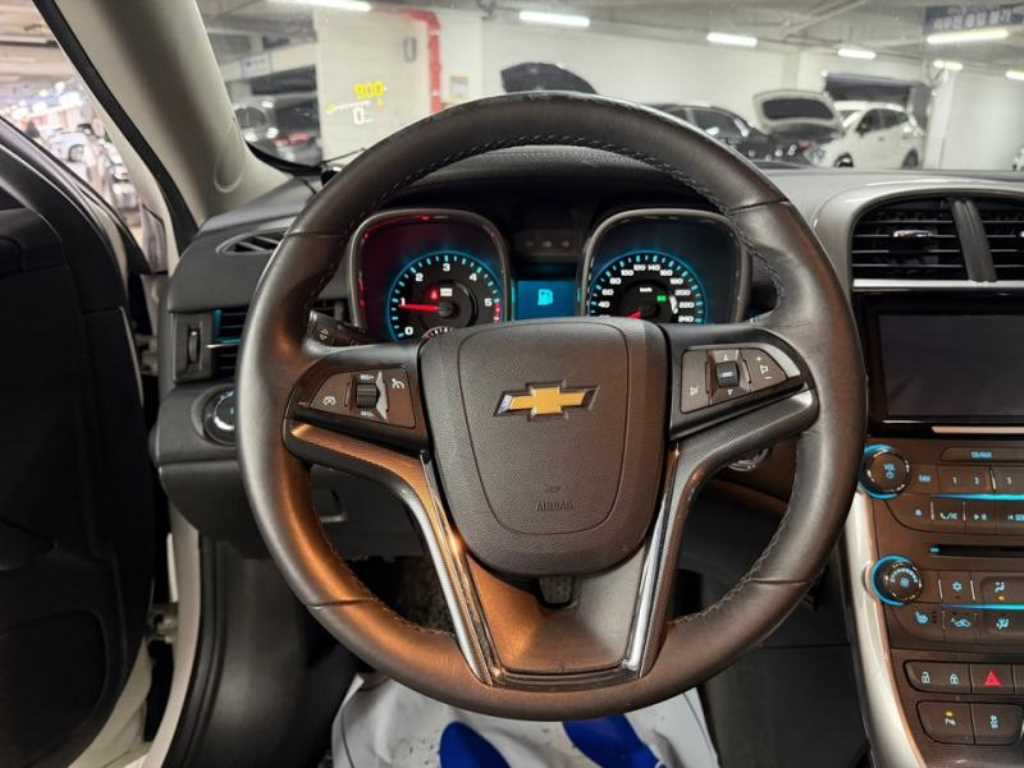 Chevrolet Malibu - Vista 8
