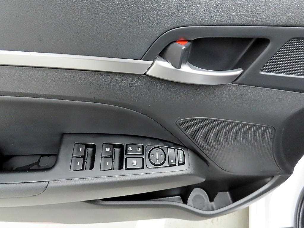 HYUNDAI Avante - Vista 11