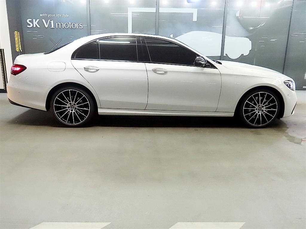 Mercedes Benz E class - Vista 3
