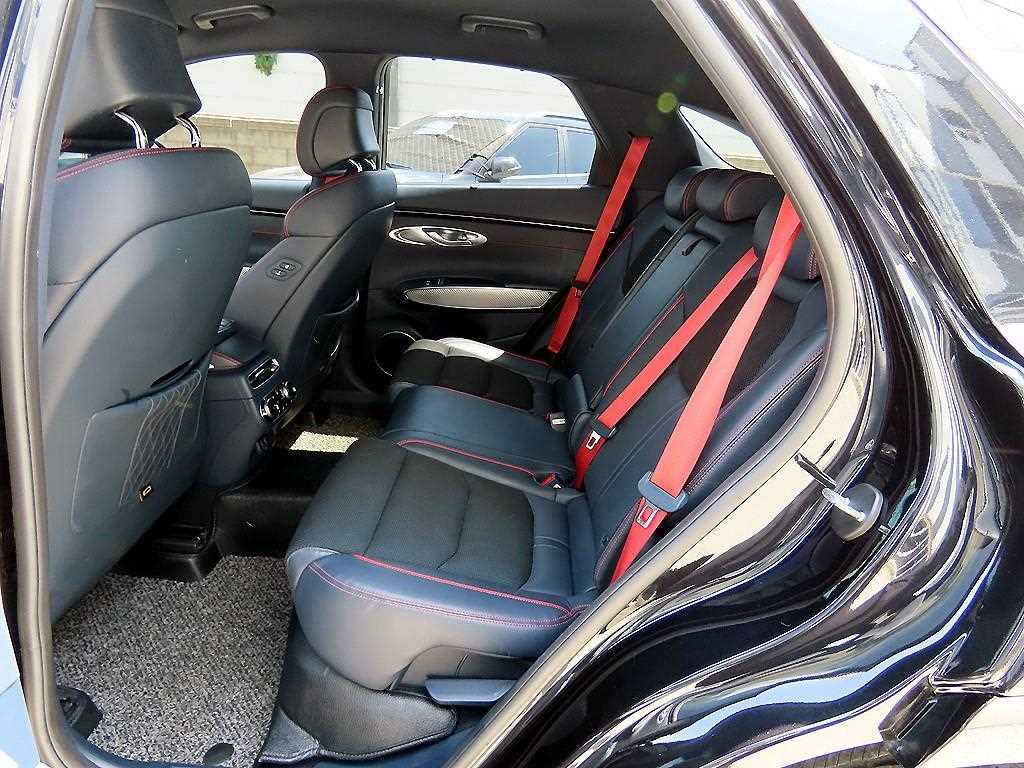 Genesis GV70 - Vista 6