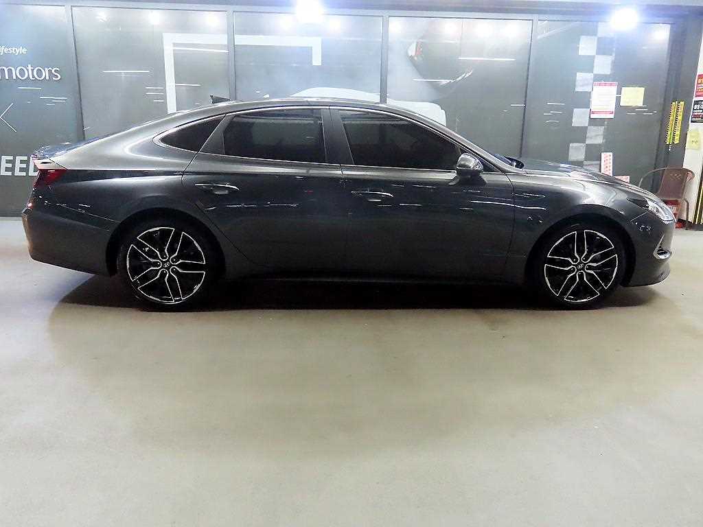 HYUNDAI Sonata - Vista 3