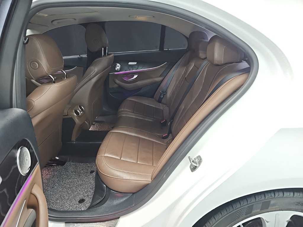 Mercedes Benz E class - Vista 12