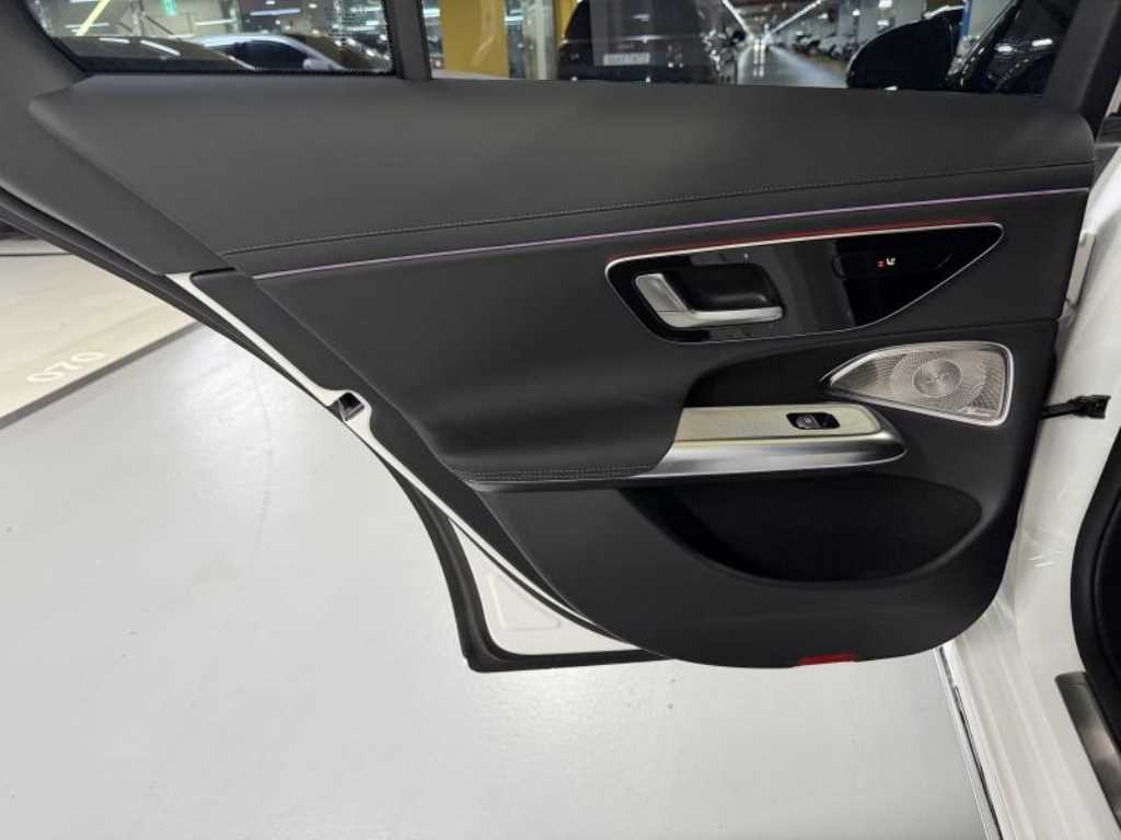 Mercedes Benz E class - Vista 11