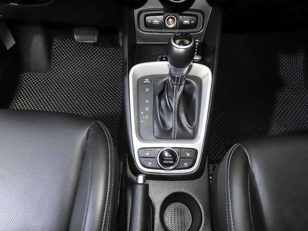HYUNDAI Venue - Vista 12