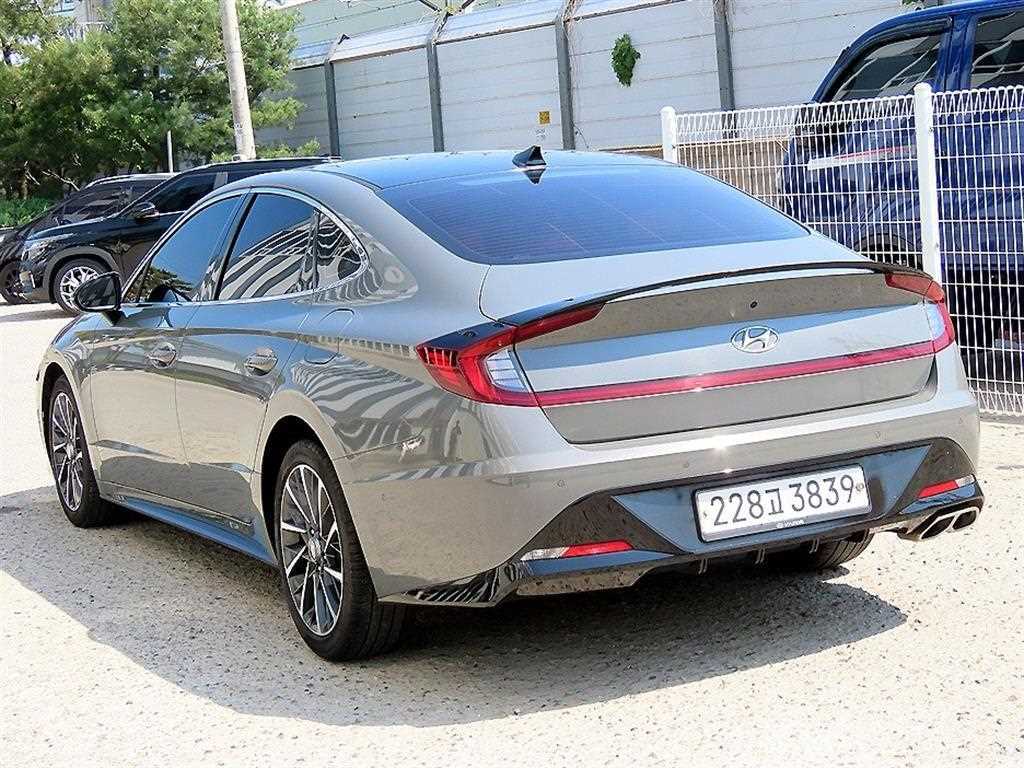 HYUNDAI Sonata - Vista 3