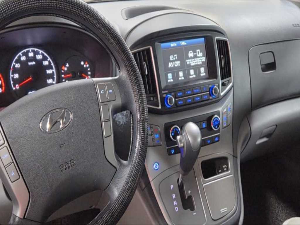 HYUNDAI Starex - Vista 9