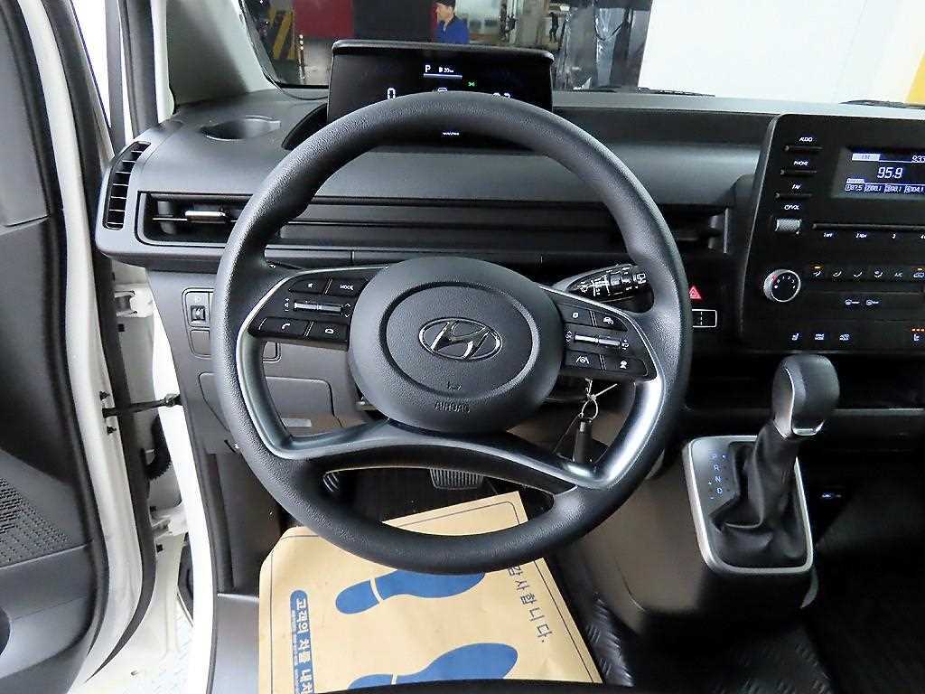 HYUNDAI Staria - Vista 9