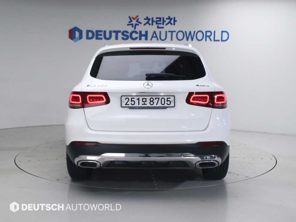 Mercedes Benz GLC Class - Vista 4