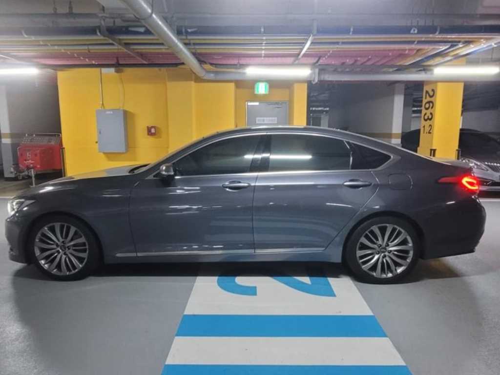 HYUNDAI Genesis - Vista 4