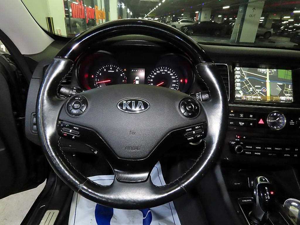 KIA K9 - Vista 8