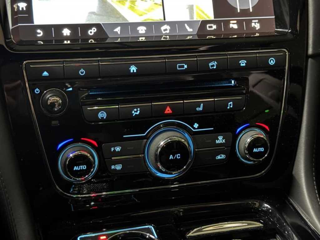 Jaguar XJ - Vista 10