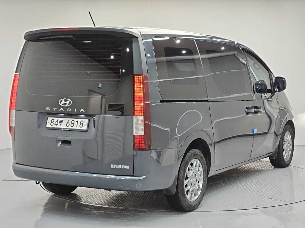 HYUNDAI Staria - Vista 4