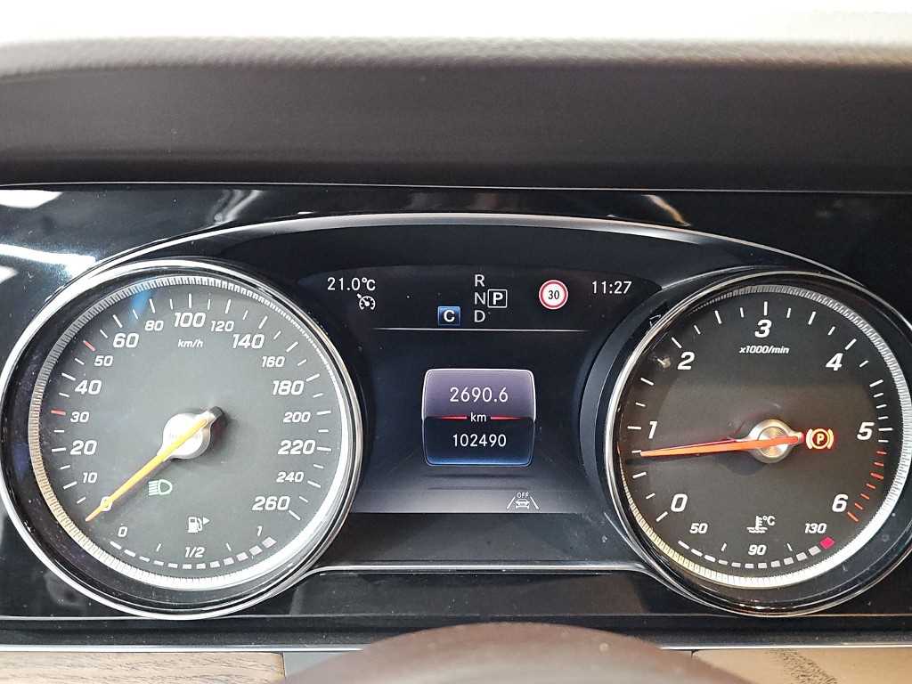 Mercedes Benz E class - Vista 6