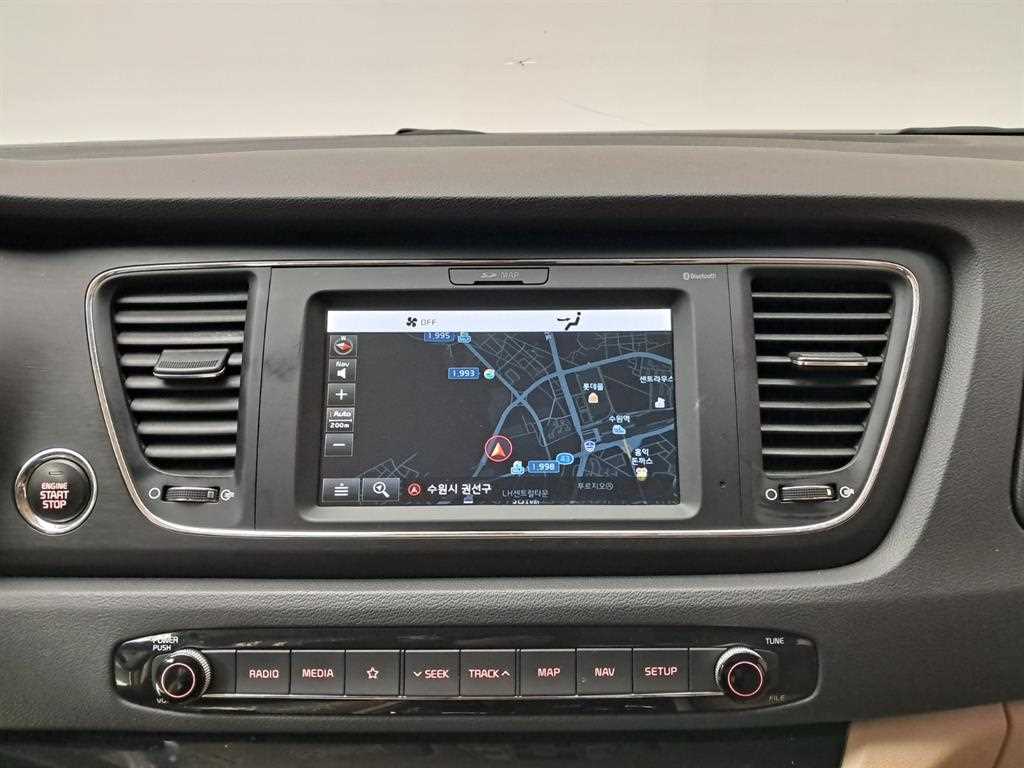 KIA Carnival - Vista 9