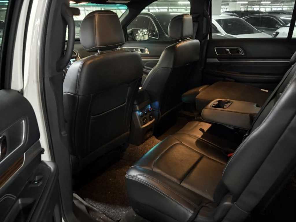 Ford Explorer - Vista 5