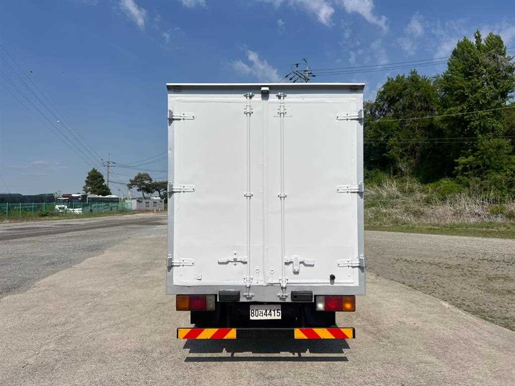 medium and large cargo truck - Vista 6