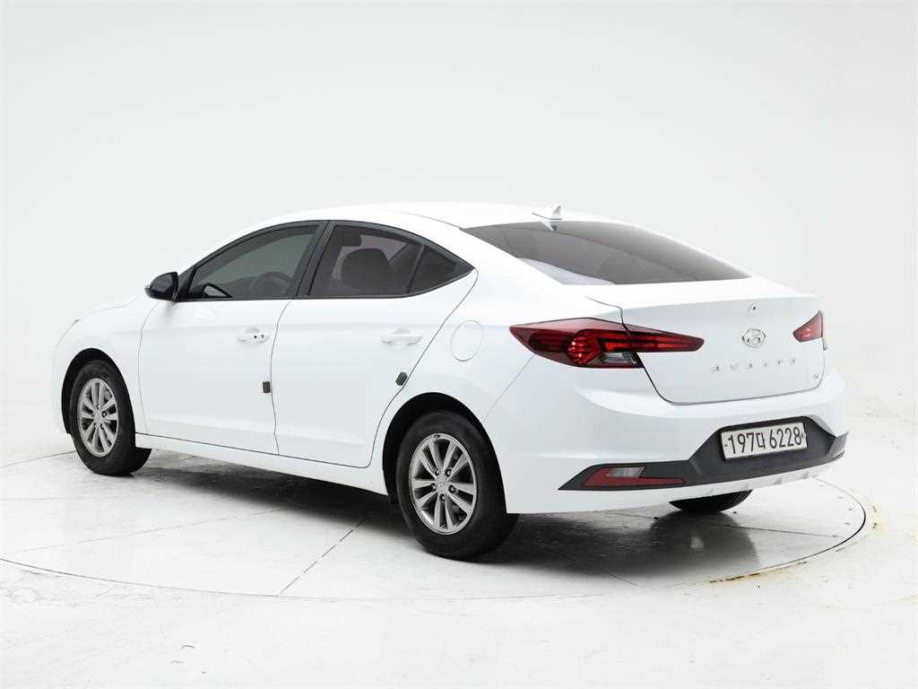 HYUNDAI Avante - Vista 4