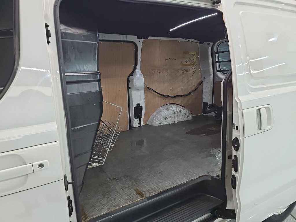 HYUNDAI Starex - Vista 10