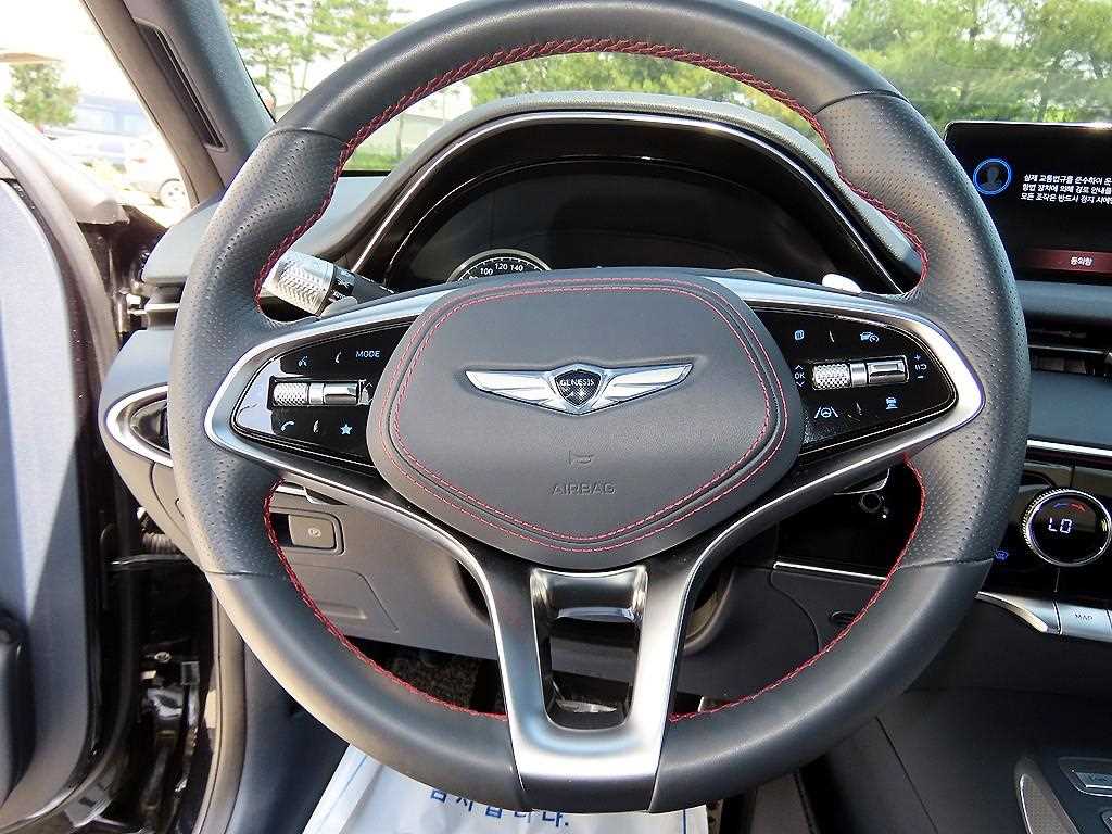 Genesis GV70 - Vista 8