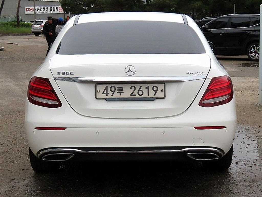 Mercedes Benz E class - Vista 4
