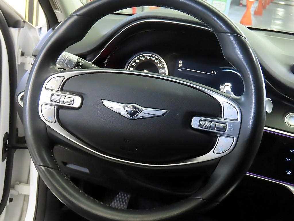 Genesis GV70 - Vista 8