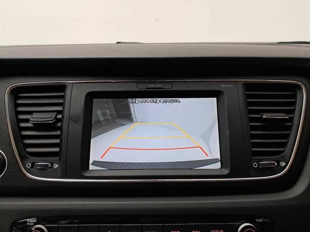 KIA Carnival - Vista 10