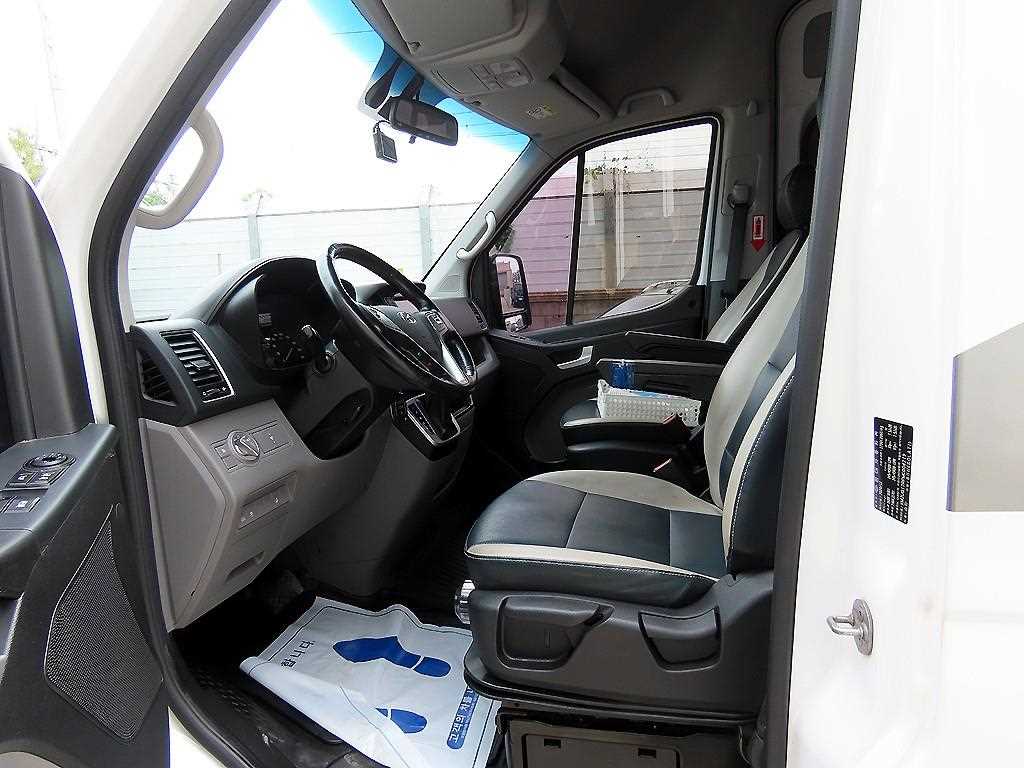 HYUNDAI Solati - Vista 5