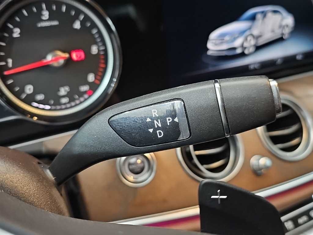 Mercedes Benz E class - Vista 8
