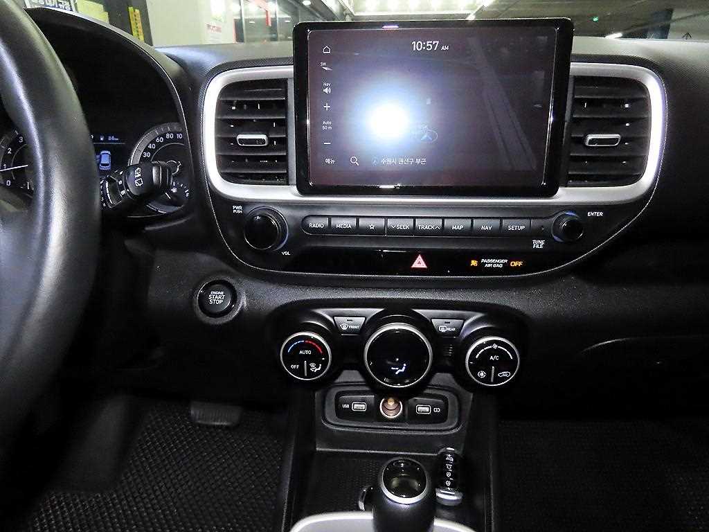 HYUNDAI Venue - Vista 11