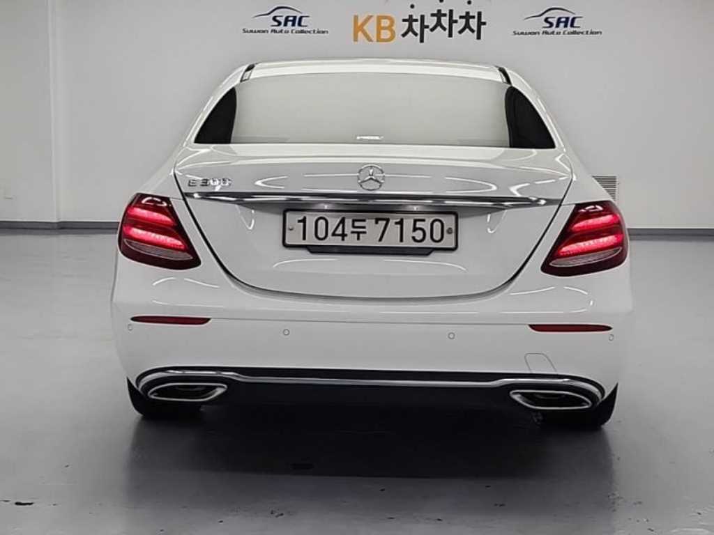 Mercedes Benz E class - Vista 3
