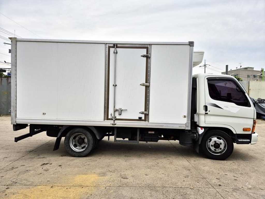 medium and large cargo truck - Vista 2