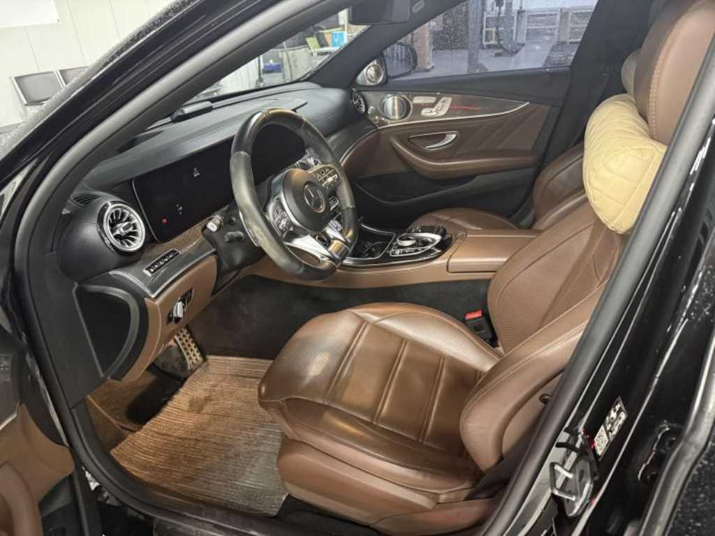 Mercedes Benz E class - Vista 5