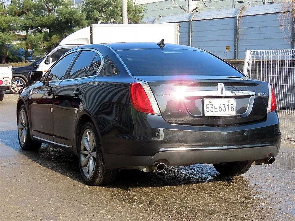 Lincoln MKS - Vista 3