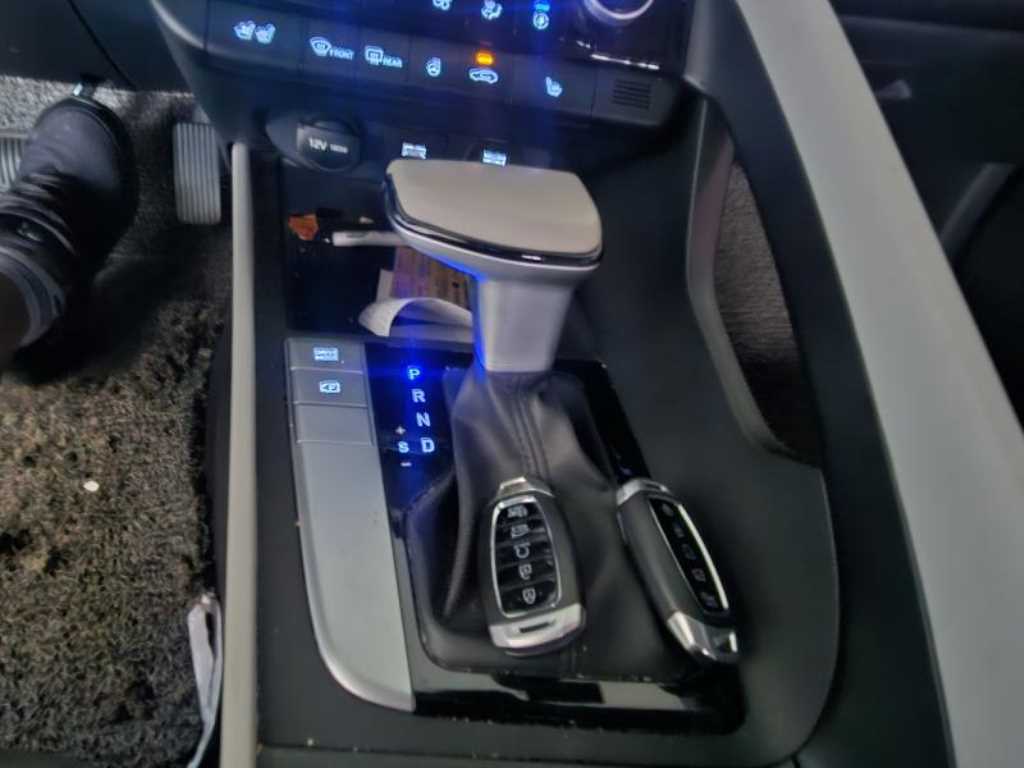 HYUNDAI Avante - Vista 10
