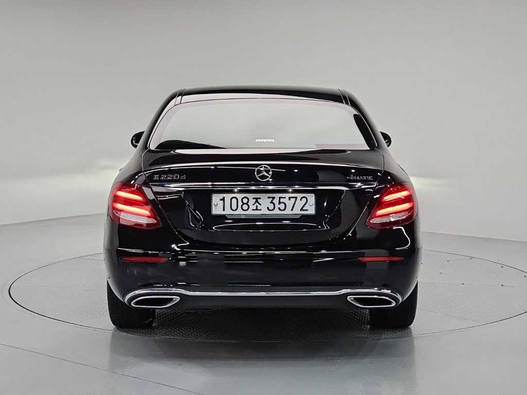 Mercedes Benz E class - Vista 3