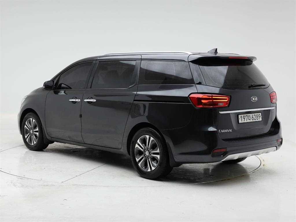 KIA Carnival - Vista 4