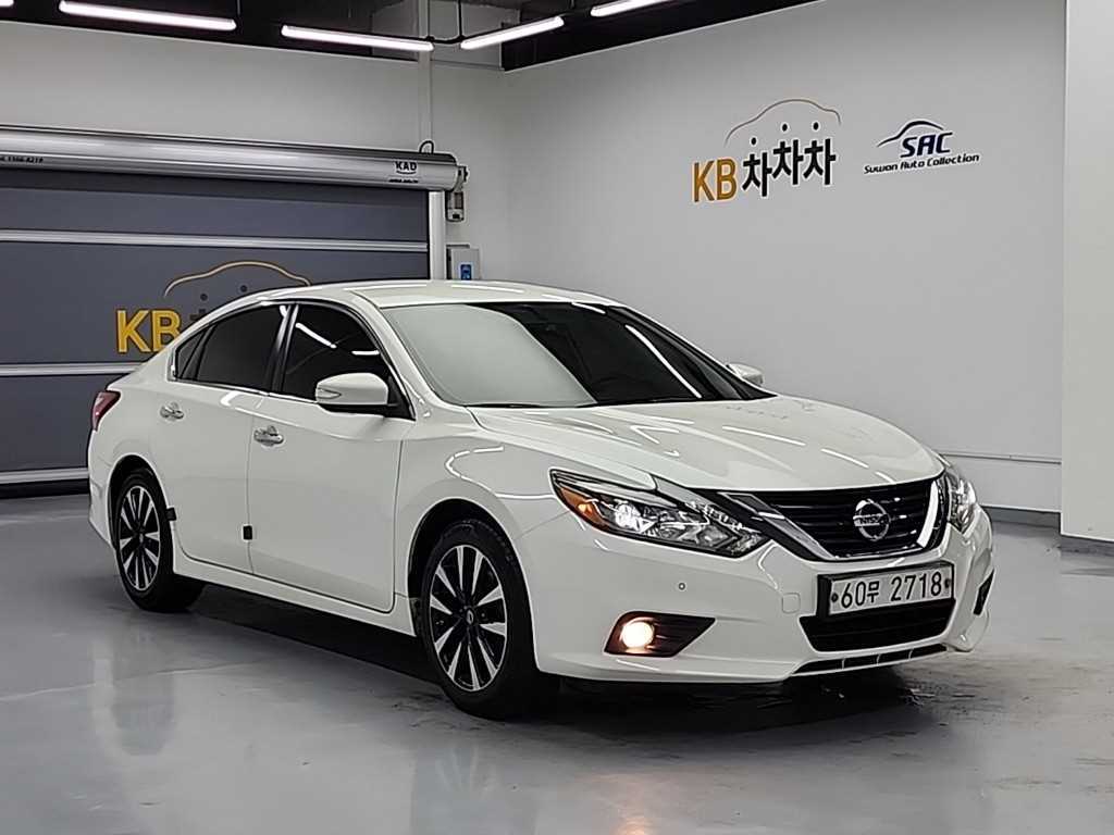 Nissan Altima - Vista 4