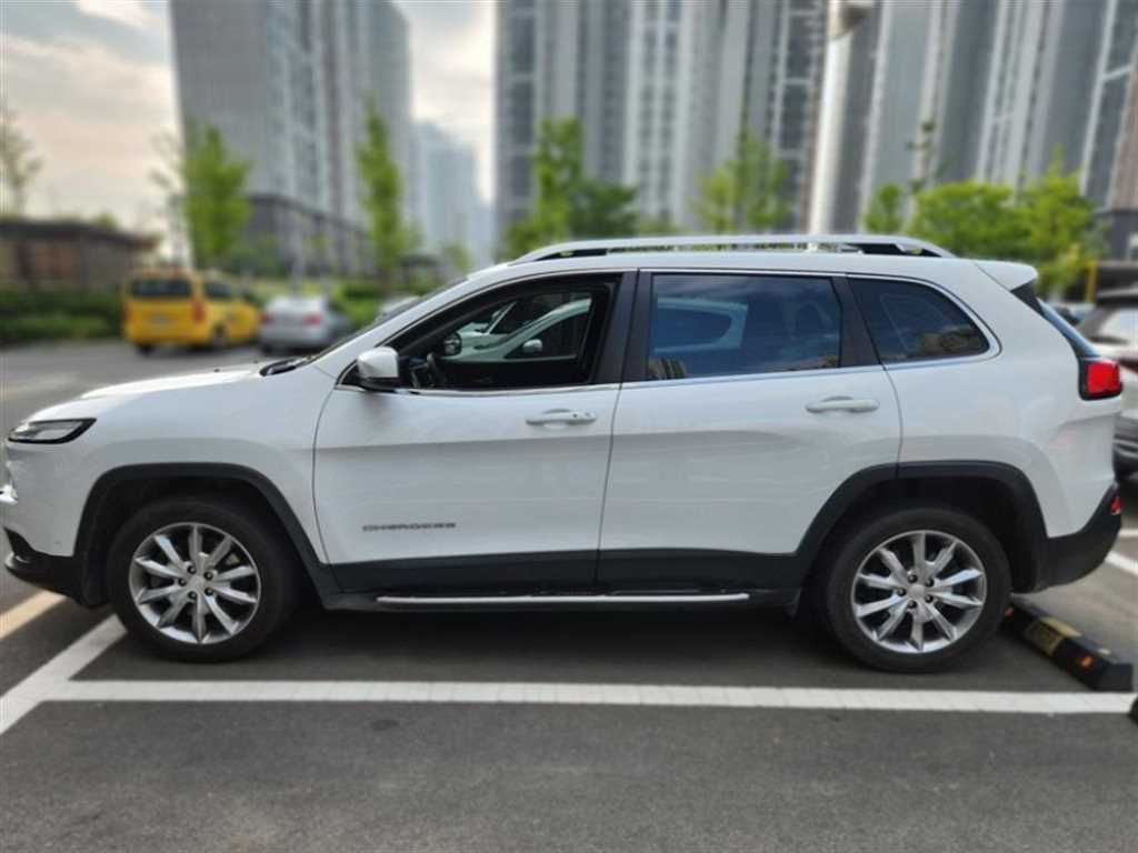 Jeep Cherokee - Vista 3