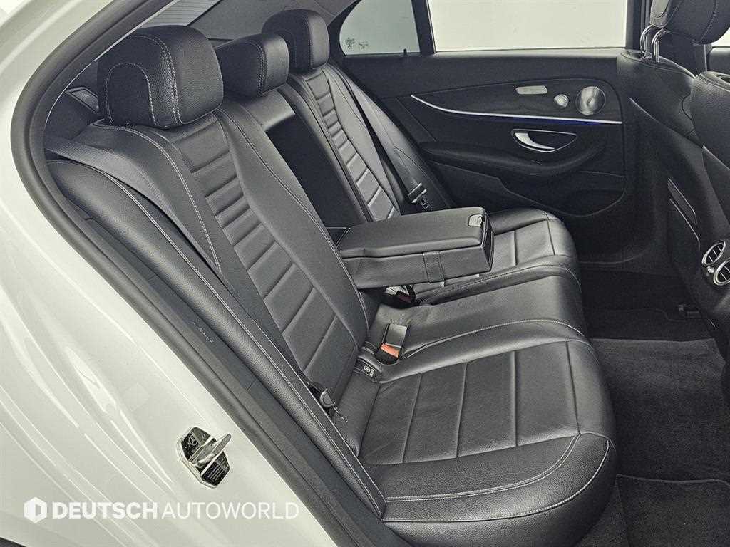Mercedes Benz E class - Vista 12