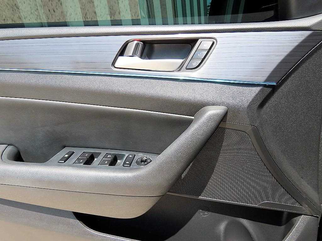 HYUNDAI Sonata - Vista 11
