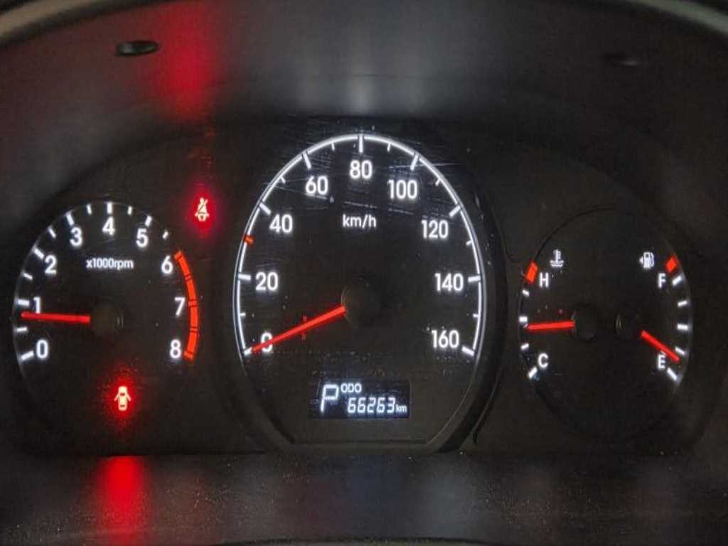 HYUNDAI Starex - Vista 8