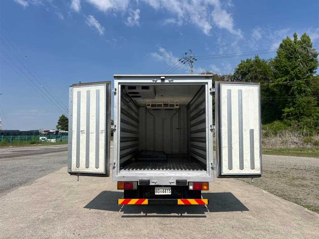 medium and large cargo truck - Vista 7
