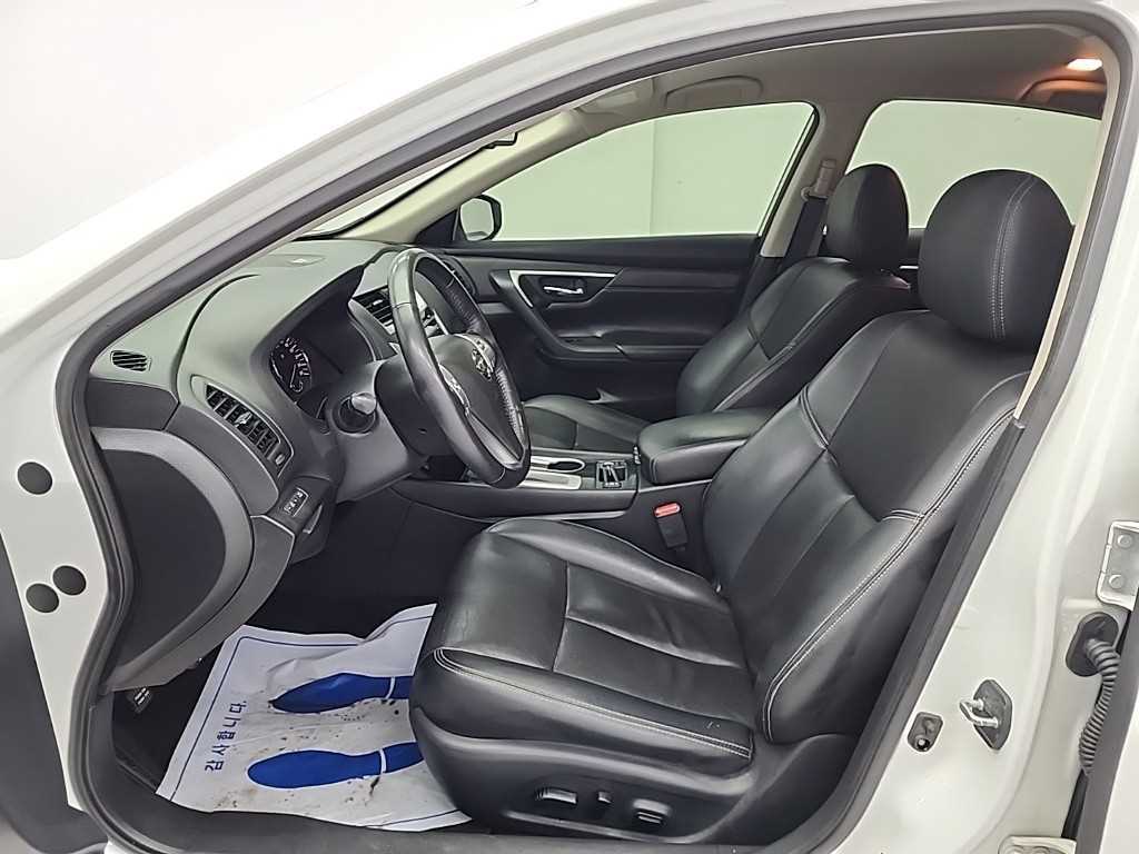 Nissan Altima - Vista 11