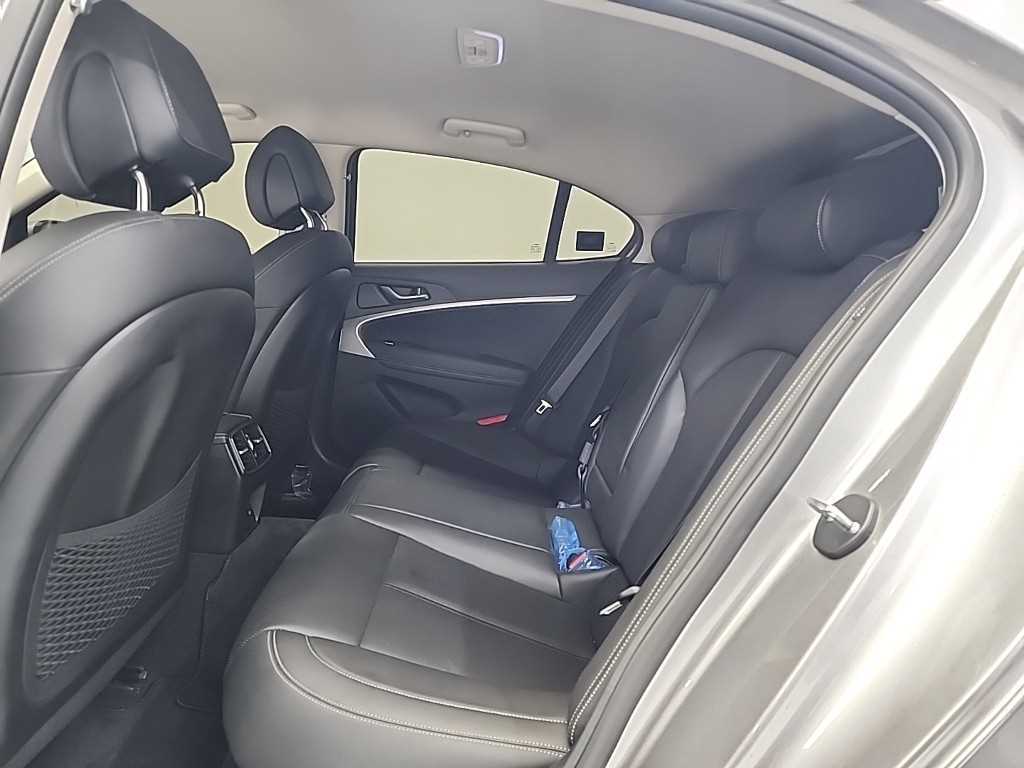 Genesis G70 - Vista 12