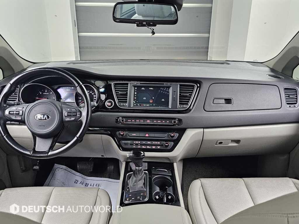 KIA Carnival - Vista 7
