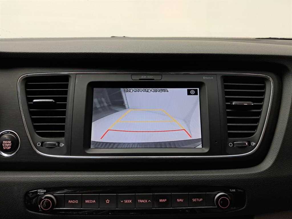 KIA Carnival - Vista 10