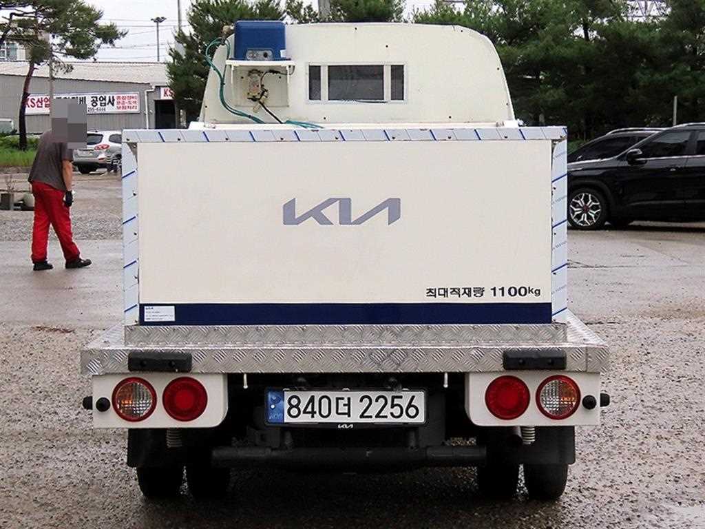 Small Truck (Completed) a live fish car - Vista 4